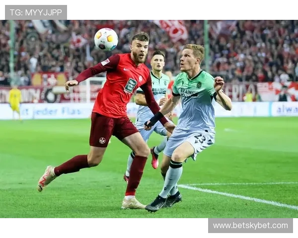 凯泽进攻套路持续提升,球队逆转表现惊艳全场引发关注 凯泽进攻套路持续提升,球队逆转表现惊艳全场引发关注