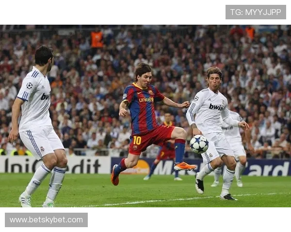 梅西 vs 鲁尼:进攻效率与战术角色差异 梅西 vs 鲁尼:进攻效率与战术角色差异