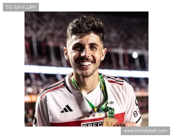 AC米兰换帅引发战术崩溃危机,传统豪门陷入夺冠无望困境!