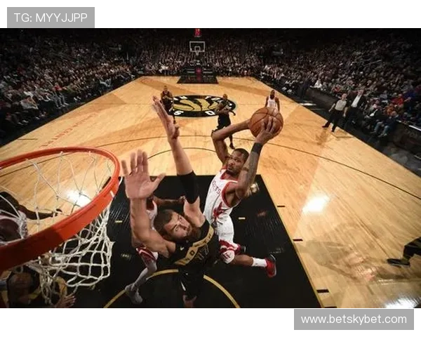 扎伊恩多次利用内线强突拉开差距 提升球队关键时刻得分效率